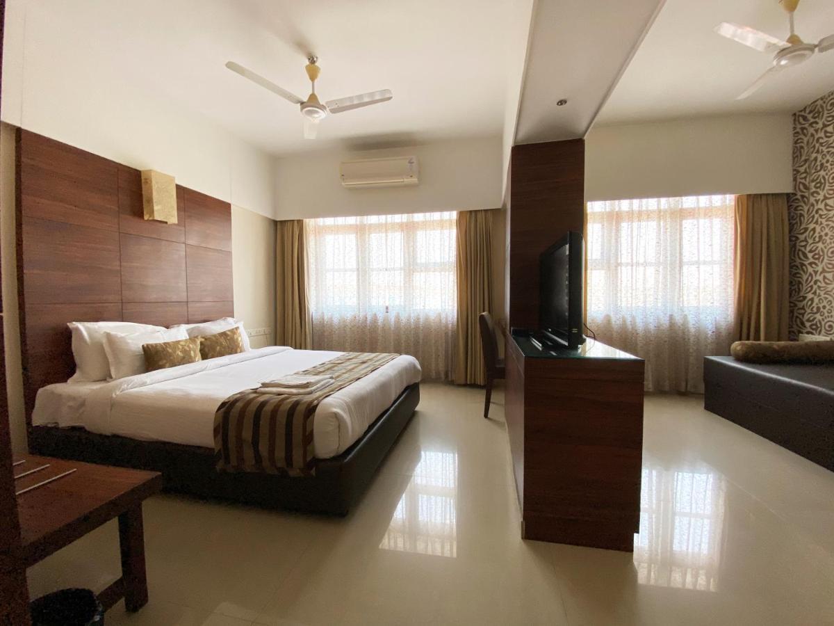 Hotel Park Plaza Panaji Exterior photo